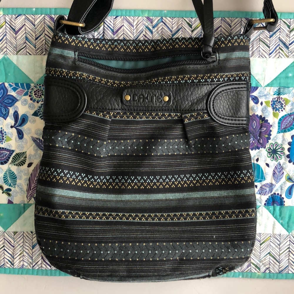 Dakine crossbody purse
